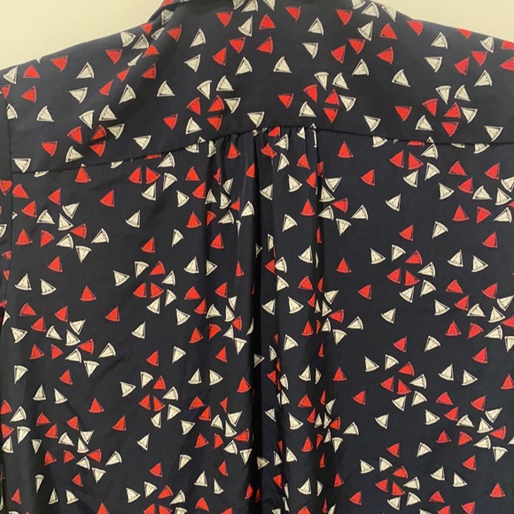 Tommy Hilfiger button down - Picture 3 of 3